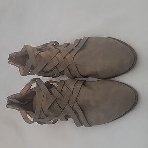 A Rider Girl Brown Taupe Small Heels Size 9